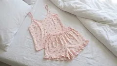 Koliko noći možete nositi pidžamu prije pranja: dajemo vam točan odgovor